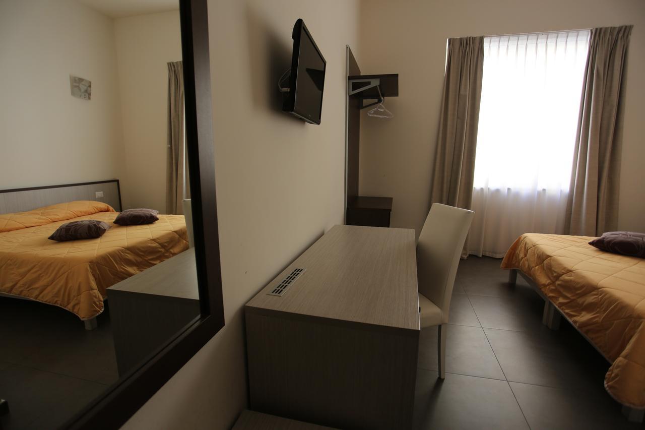 Hotel Eubea Реджо ди Калабрия Екстериор снимка