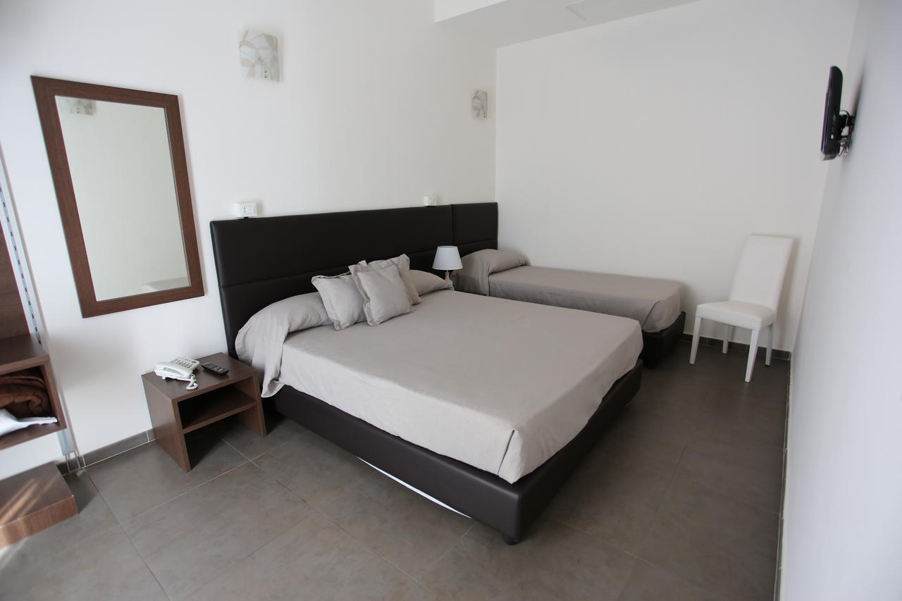 Hotel Eubea Реджо ди Калабрия Екстериор снимка