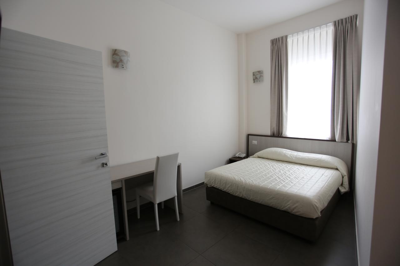 Hotel Eubea Реджо ди Калабрия Екстериор снимка