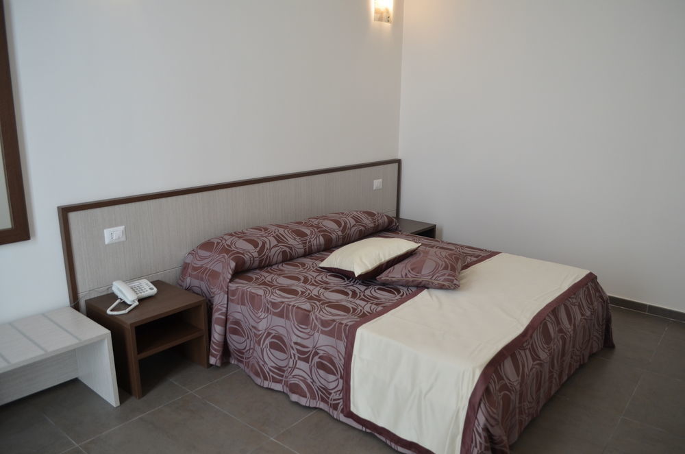 Hotel Eubea Реджо ди Калабрия Екстериор снимка