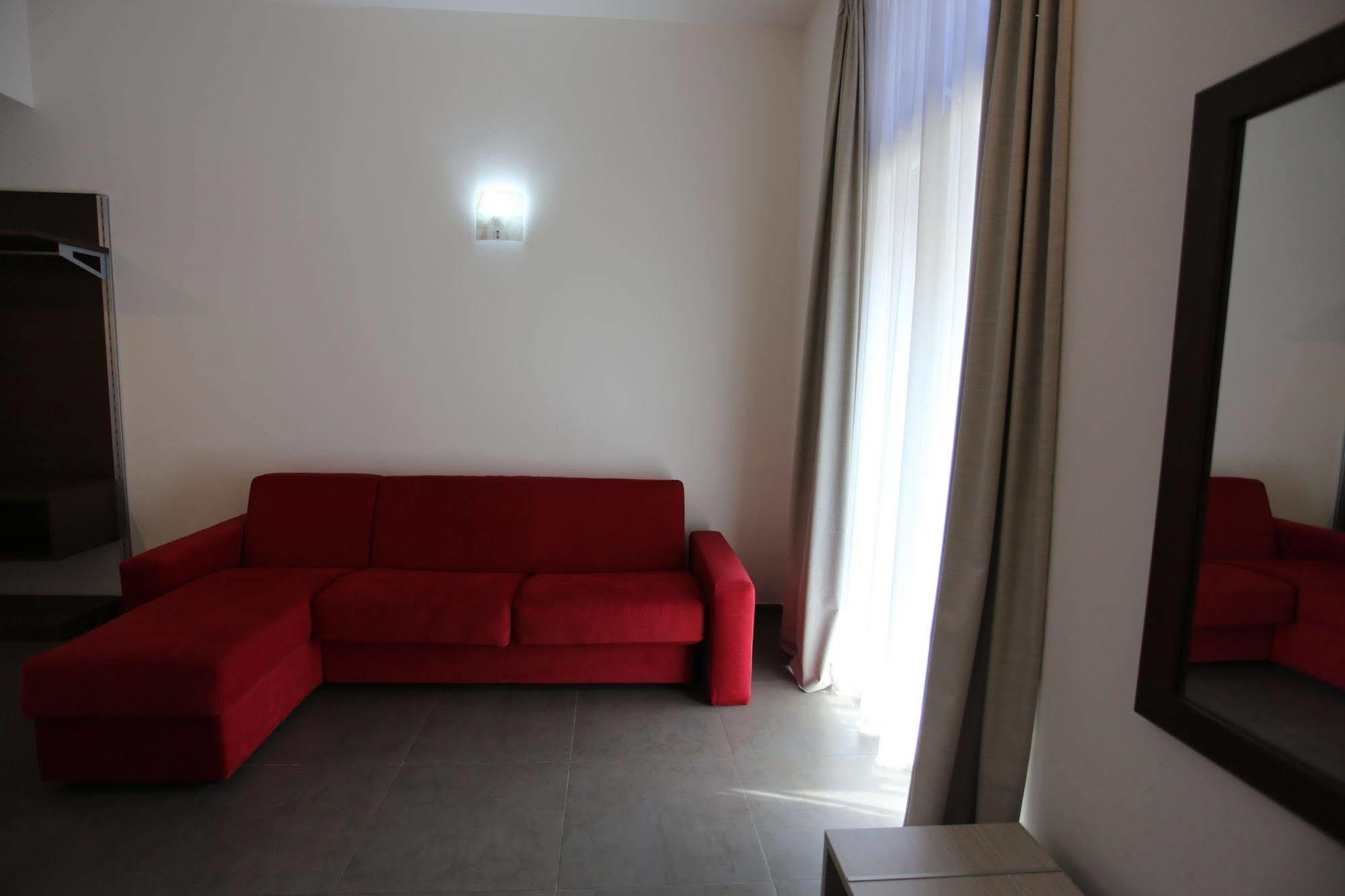 Hotel Eubea Реджо ди Калабрия Екстериор снимка
