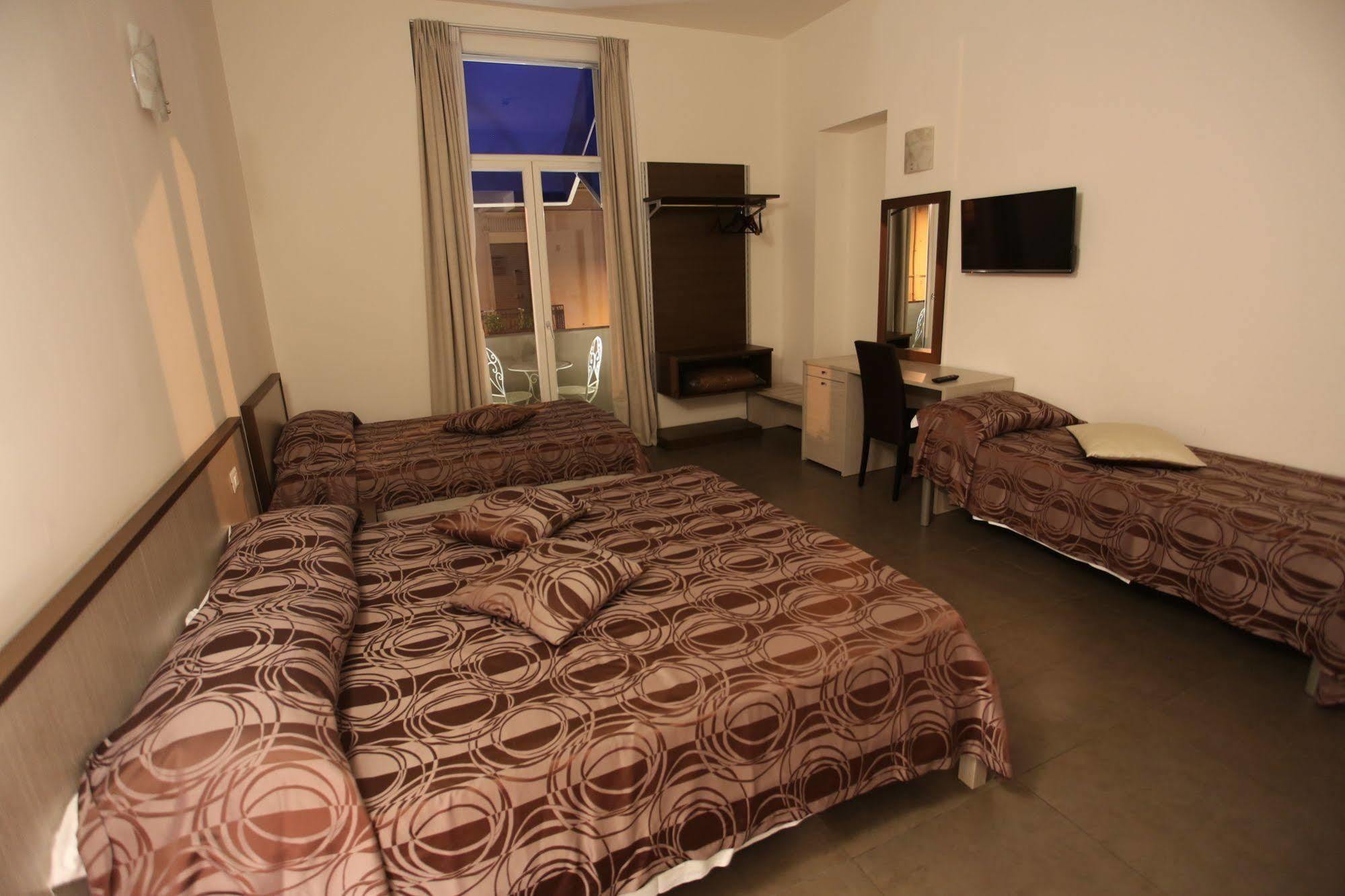 Hotel Eubea Реджо ди Калабрия Екстериор снимка