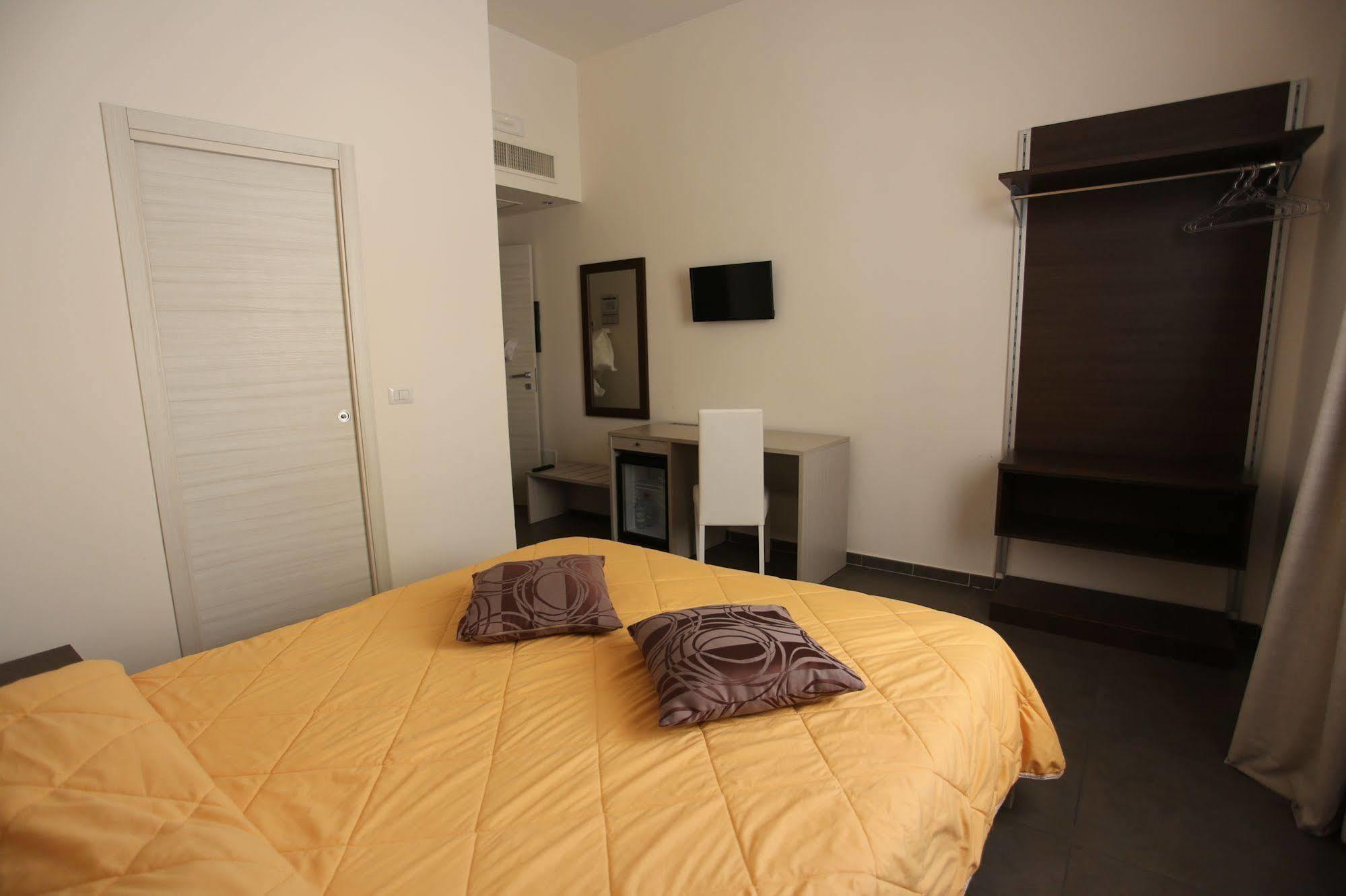 Hotel Eubea Реджо ди Калабрия Екстериор снимка